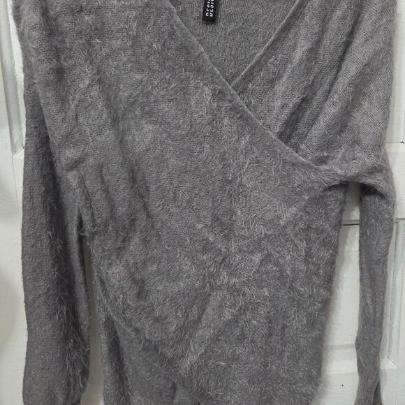 Design Lab Lord & Taylor Woman's Grey Mo Hair Wrap Sweater size XS - Picture 6 of 8